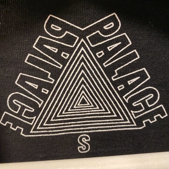 Palace T-Shirt - Picture 4 of 9